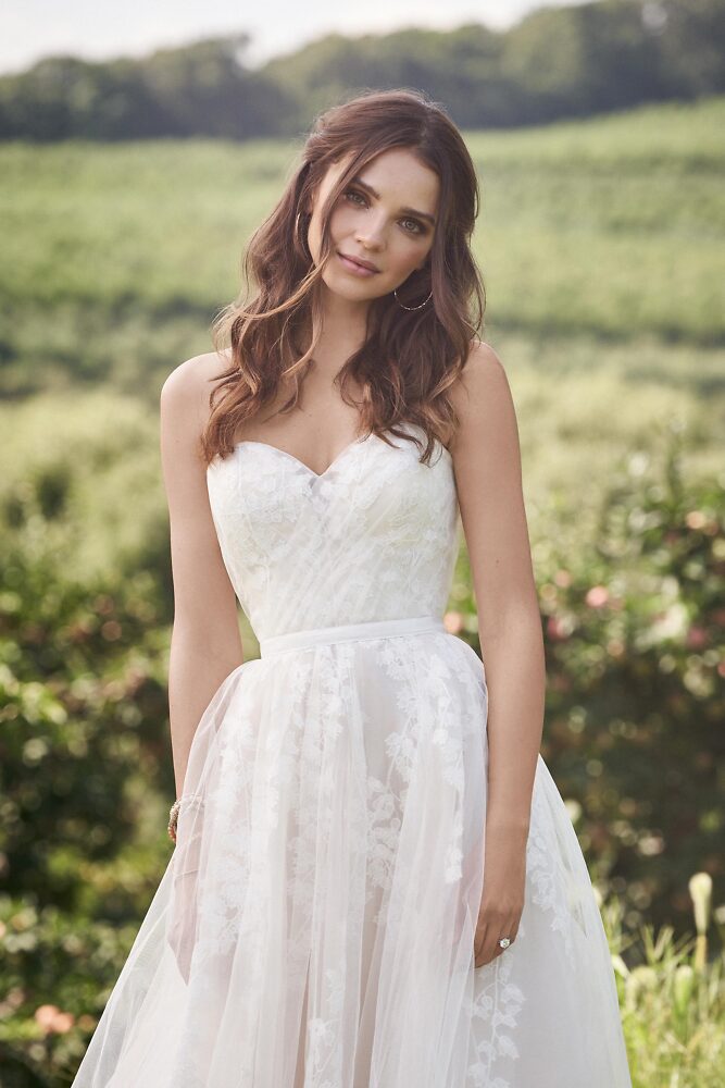 Outlet, Sale Lillian West Bridal dresses -  romantische Boho Hochzeitskleider 8004B: Hochzeitskleid