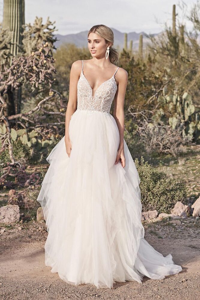 Outlet, Sale Lillian West Bridal dresses -  romantische Boho Hochzeitskleider 8012: Perlenbesetztes Hochzeitskleid mit Bikini-Ausschnitt und Taschentuch-Tüllrock