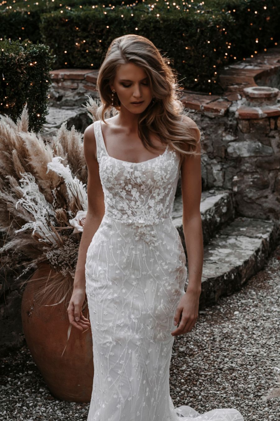 Figurbetont Allure Bridals 4011A: Hochzeitskleid Fit & Flare romantisch