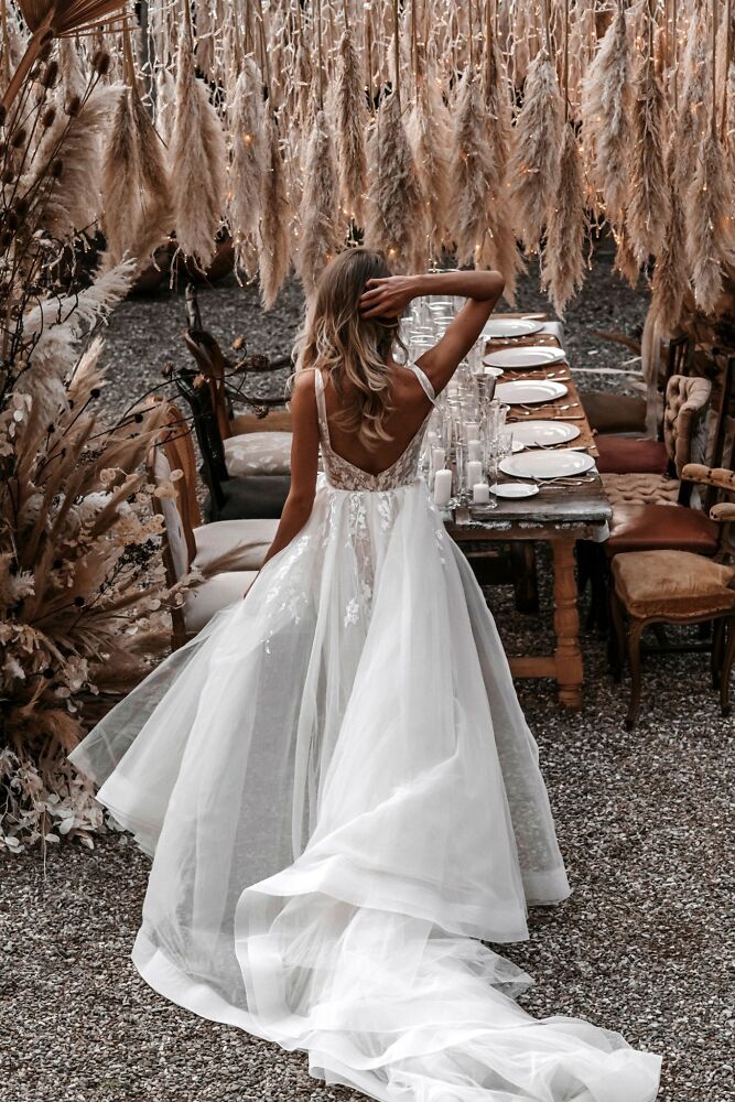 Princess  4011C: Hochzeitskleid Fit & Flare mit Schleppe romantisch