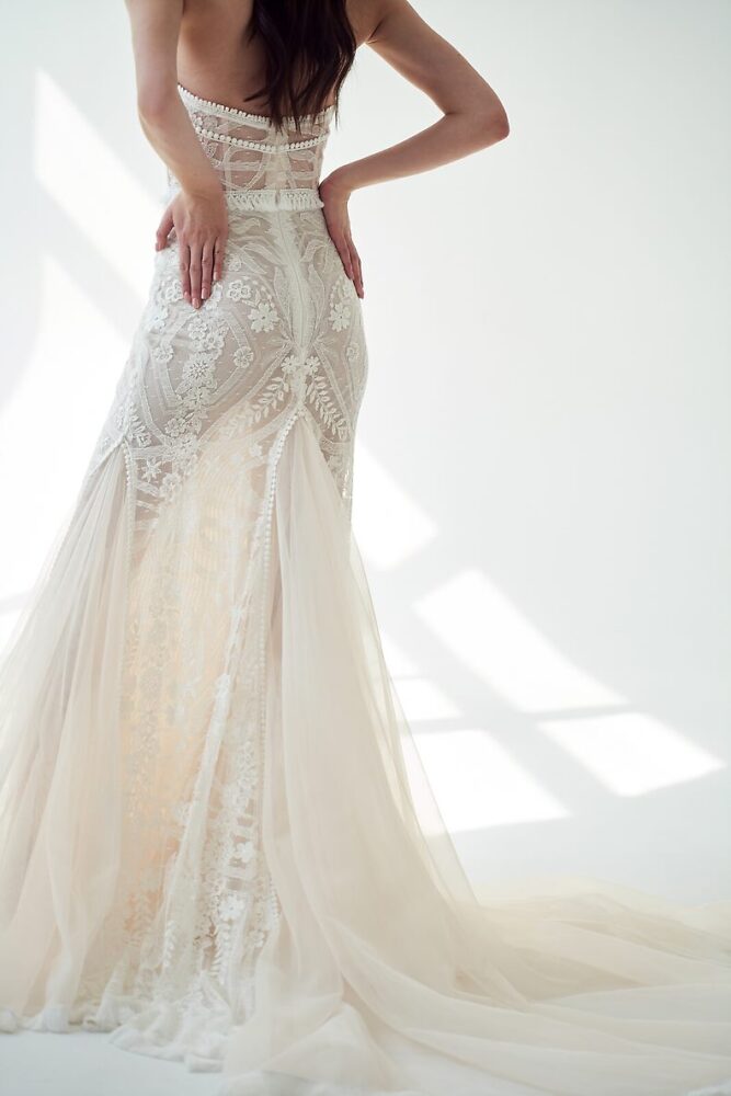 MiaLavi - 2009D: Boho Hochzeitskleid figurbetont in ivory