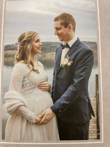 Mirjam in ihrem Traumkleid - ein Hochzeitskleid aus dem Haus Justin Alexander