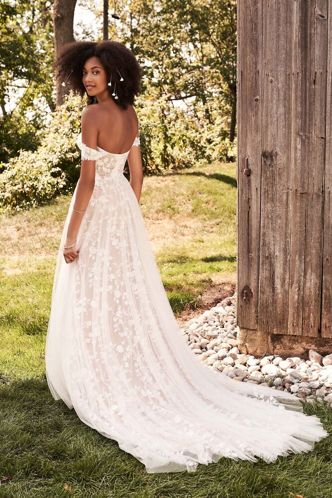 Boho & Vintage Lillian West Bridal dresses -  romantische Boho Hochzeitskleider 8023A Boho Hochzeitskleid romantisches Brautkleid in Brautmode