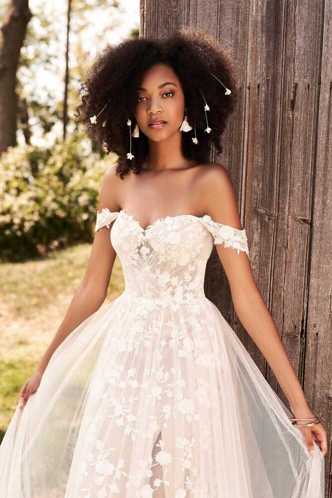 Boho & Vintage Lillian West Bridal dresses -  romantische Boho Hochzeitskleider 8023B Boho Hochzeitskleid romantisches Brautkleid in Brautmode