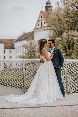 Naemi im wunderschönen Justin Alexander Brautkleid