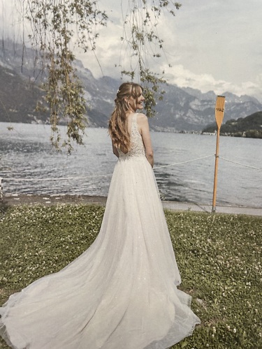 Josephine in ihrem wunderschönen Brautkleid