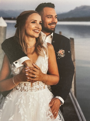 Sarah hinreissend in ihrem Traum Hochzeitskleid von Lillian West