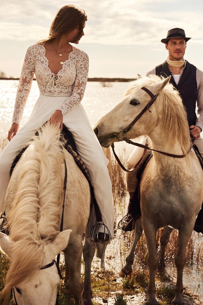 Outlet, Sale Lillian West Bridal dresses -  romantische Boho Hochzeitskleider 8028 Boho Brautkleid mit wunderschöner Spitze