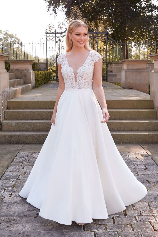 Princess Justin Alexander Bridal - Brautmode für die moderne, elegante Braut 5040 Brautkleid Mikado