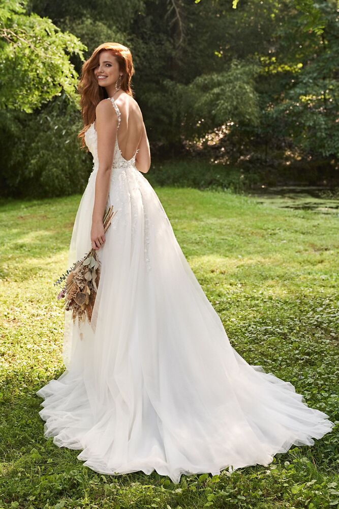 A-Linie Lillian West romantische Boho Brautmode  8029 Brautkleid mit wunderschöner Spitze und Perlen