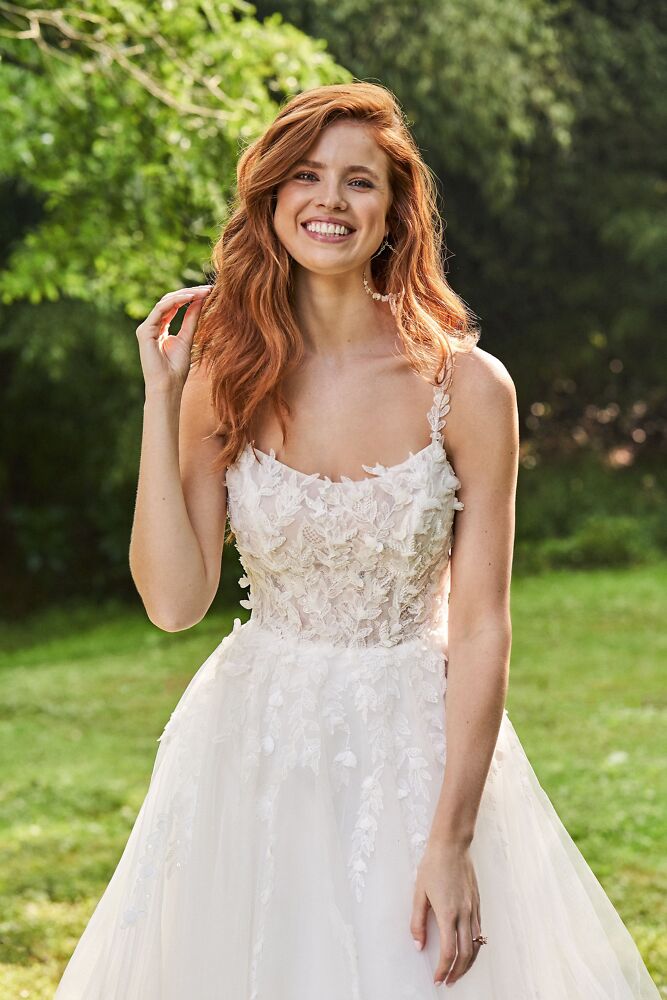 A-Linie Lillian West Bridal dresses -  romantische Boho Hochzeitskleider 8029A Brautkleid mit wunderschöner Spitze und Perlen