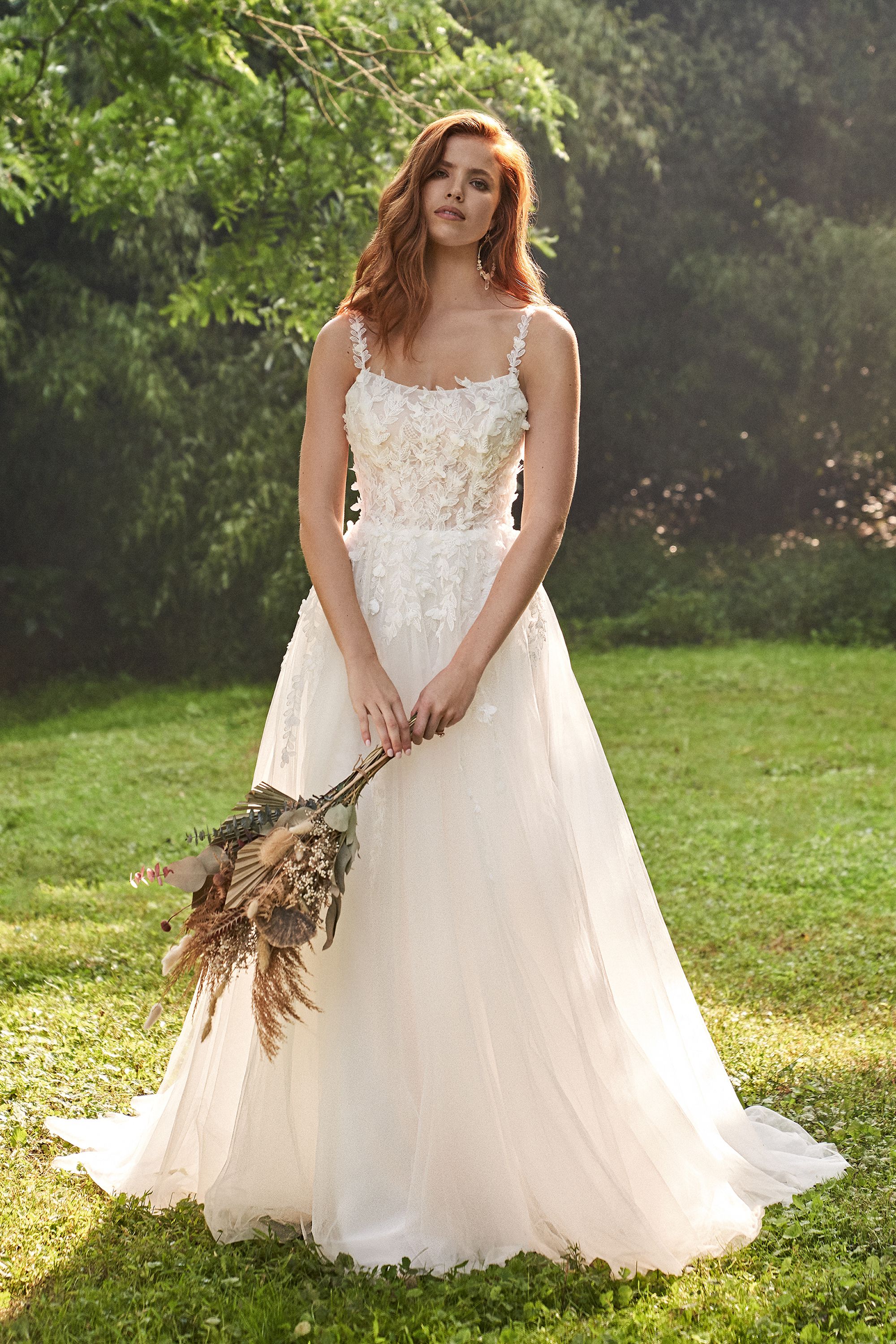 A-Linie Lillian West romantische Boho Brautmode  8029D Brautkleid mit wunderschöner Spitze und Perlen