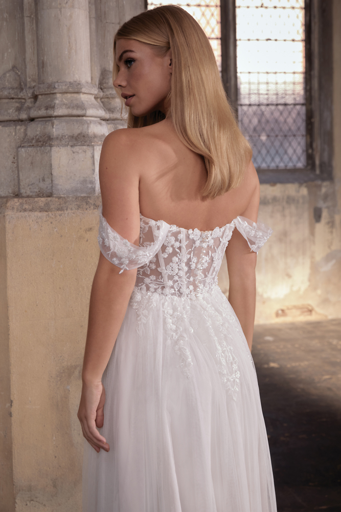 A-Linie Justin Alexander Bridal - Brautmode für die moderne, elegante Braut 05002:  Brautkleid mit 3-D Applikationen