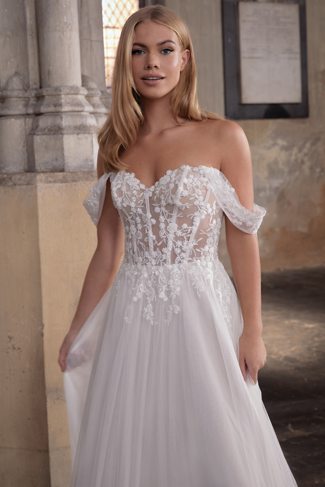 A-Linie Justin Alexander Bridal - Brautmode für die moderne, elegante Braut 05002B  Brautkleid mit 3-D Applikationen