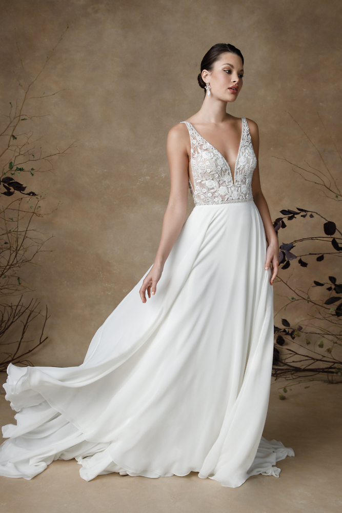 A-Linie Justin Alexander Bridal - Brautmode für die moderne, elegante Braut 05005:  Brautkleid mit wunderschönen 3D Blüten