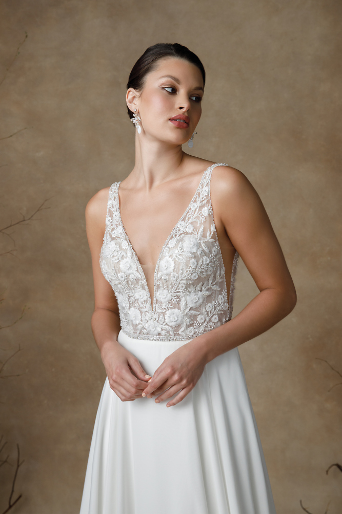 A-Linie Justin Alexander Bridal - Brautmode für die moderne, elegante Braut 05005A:  Brautkleid mit wunderschönen 3D Blüten