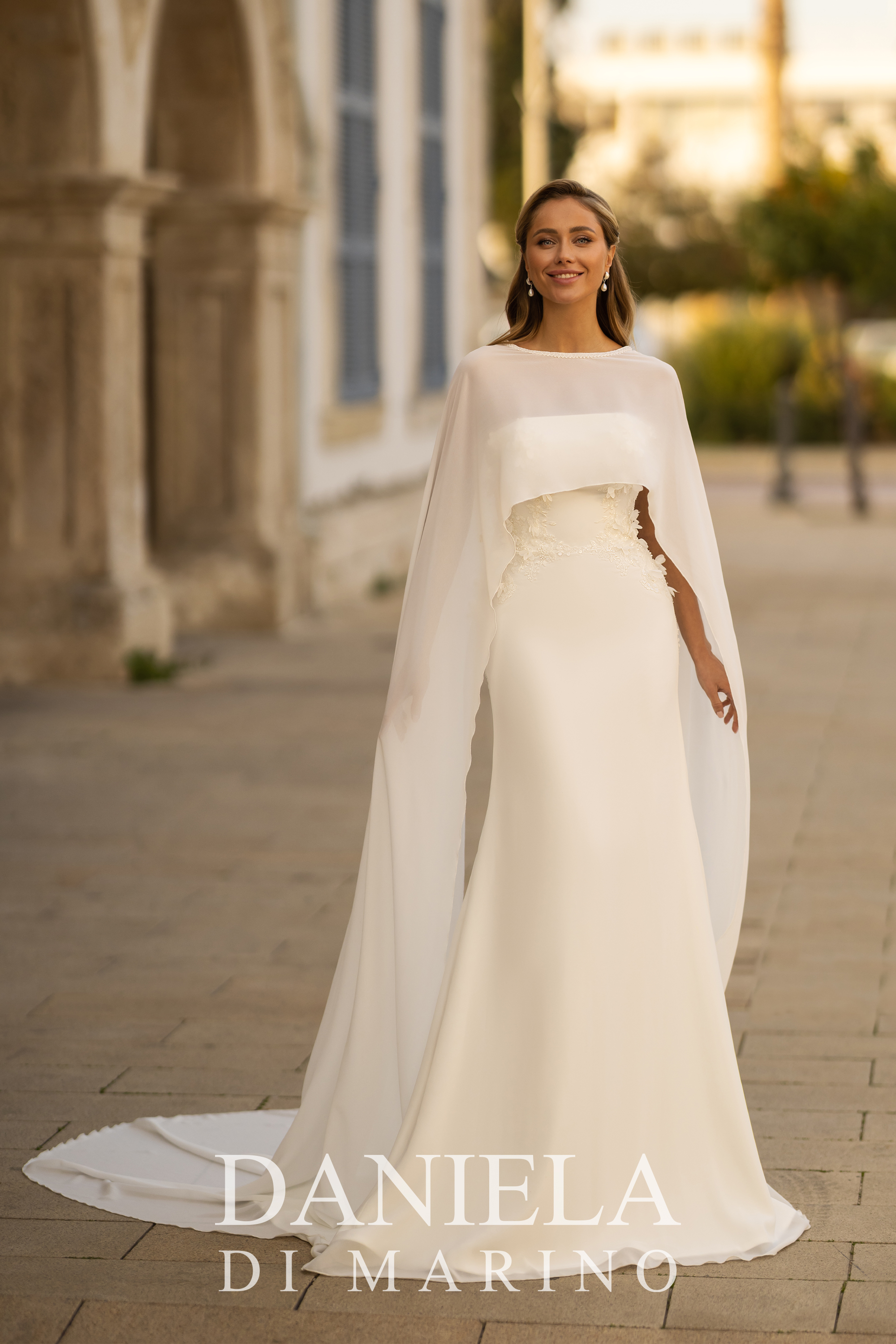 Accessoires Monica Loretti Brautmode - Hochzeitskleid in italienischem Design 07008 Chiffon Cape Daniela Di Marino