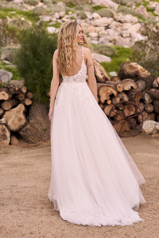 Boho & Vintage Lillian West Bridal dresses -  romantische Boho Hochzeitskleider 084A Brautkleid mit 3D Applikationen