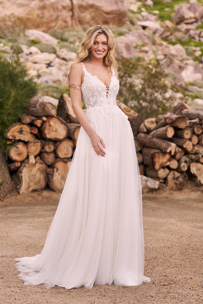 Boho & Vintage Lillian West Bridal dresses -  romantische Boho Hochzeitskleider 084B Brautkleid mit 3D Applikationen