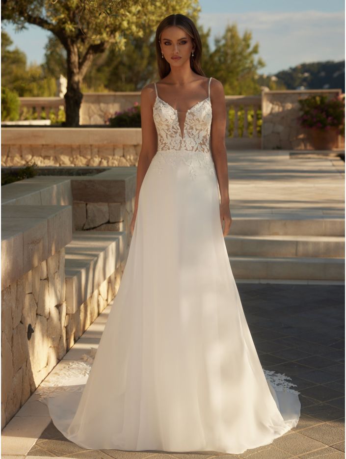 A-Linie Bianco Evento Brautmode, Braut Schuhe und Braut Accessoires 01047A Brautkleid mit wunderschöner Schleppe