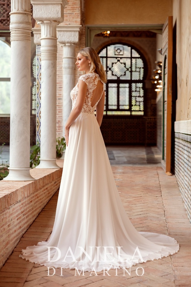 Boho & Vintage Monica Loretti Brautmode - Hochzeitskleid in italienischem Design 07063A Brautkleid 