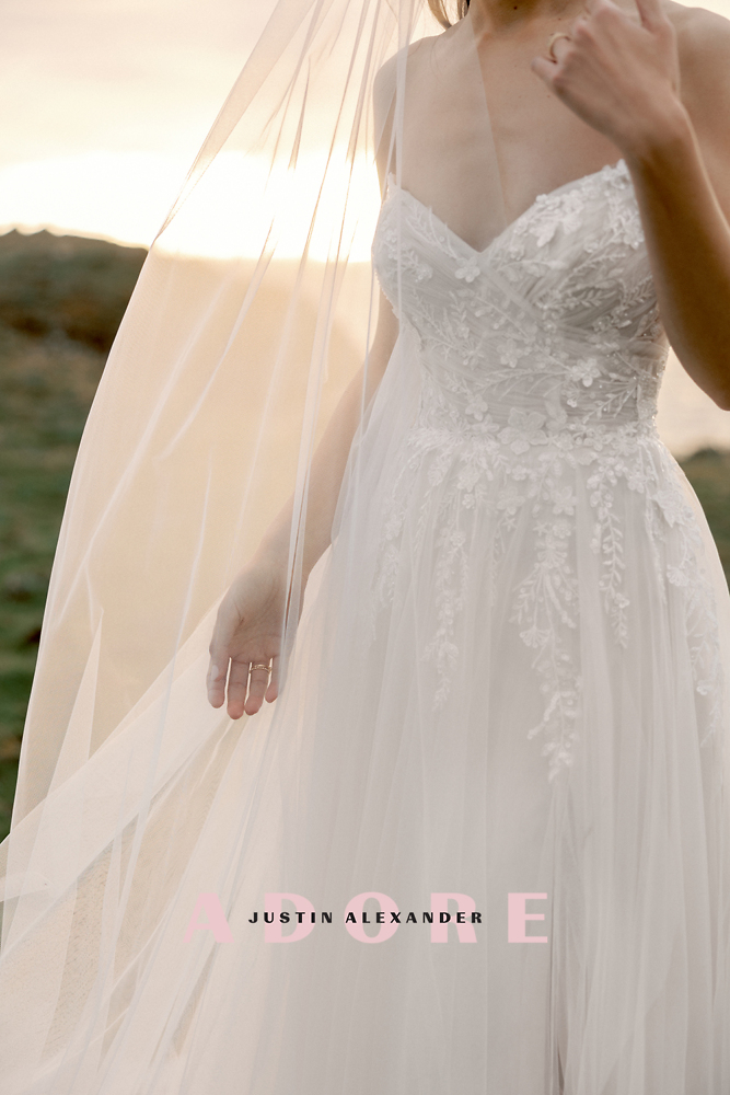 A-Linie Justin Alexander Bridal - Brautmode für die moderne, elegante Braut 05025A:  Trägerloses Brautkleid Adore Justin Alexander 