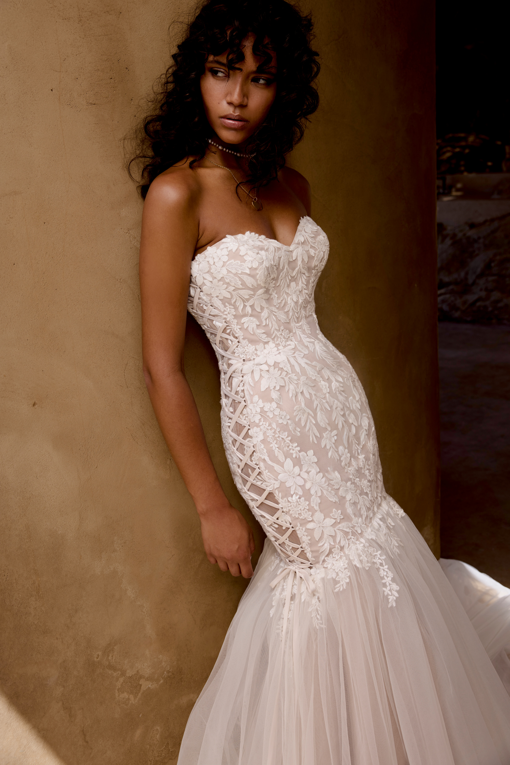 Figurbetont Lillian West Bridal dresses -  romantische Boho Hochzeitskleider 097 Trägerloses figurbetontes  Brautkleid Lillian West