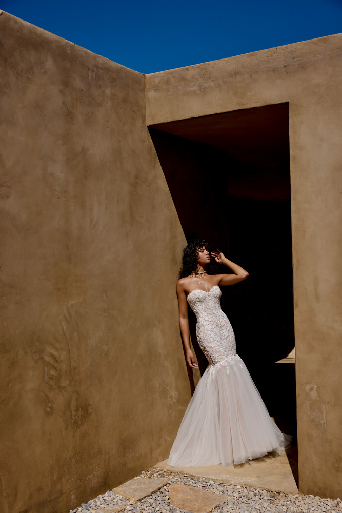 Figurbetont Lillian West Bridal dresses -  romantische Boho Hochzeitskleider 097B Trägerloses figurbetontes  Brautkleid Lillian West 