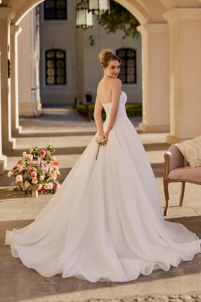 Princess Monica Loretti Brautmode - Hochzeitskleid in italienischem Design 07067B Brautkleid mit Raffung und Schnürung