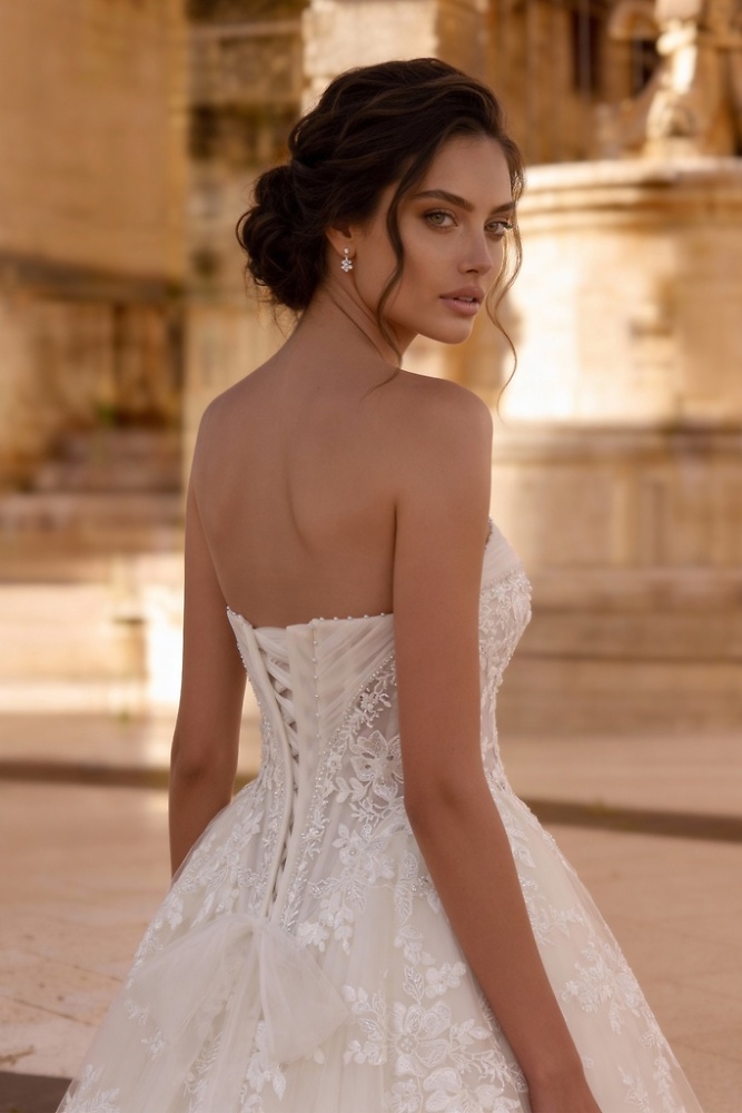 Princess Monica Loretti Brautmode - Hochzeitskleid in italienischem Design 07074A Brautkleid mit Basque Taille