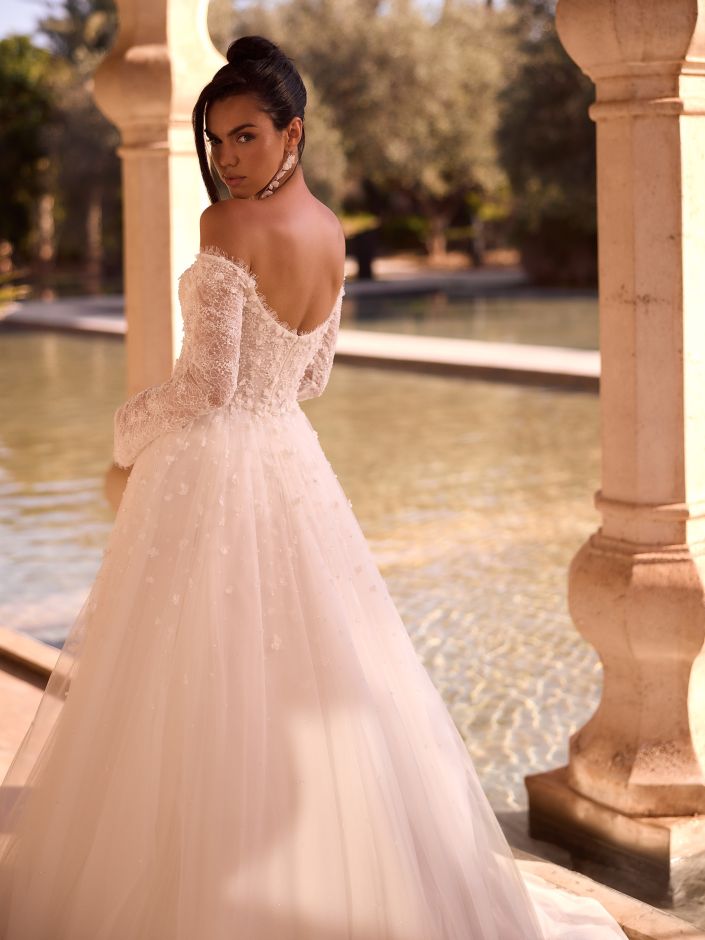 Princess Bianco Evento Brautmode, Braut Schuhe und Braut Accessoires 01099A Brautkleid Prinzessin langarm