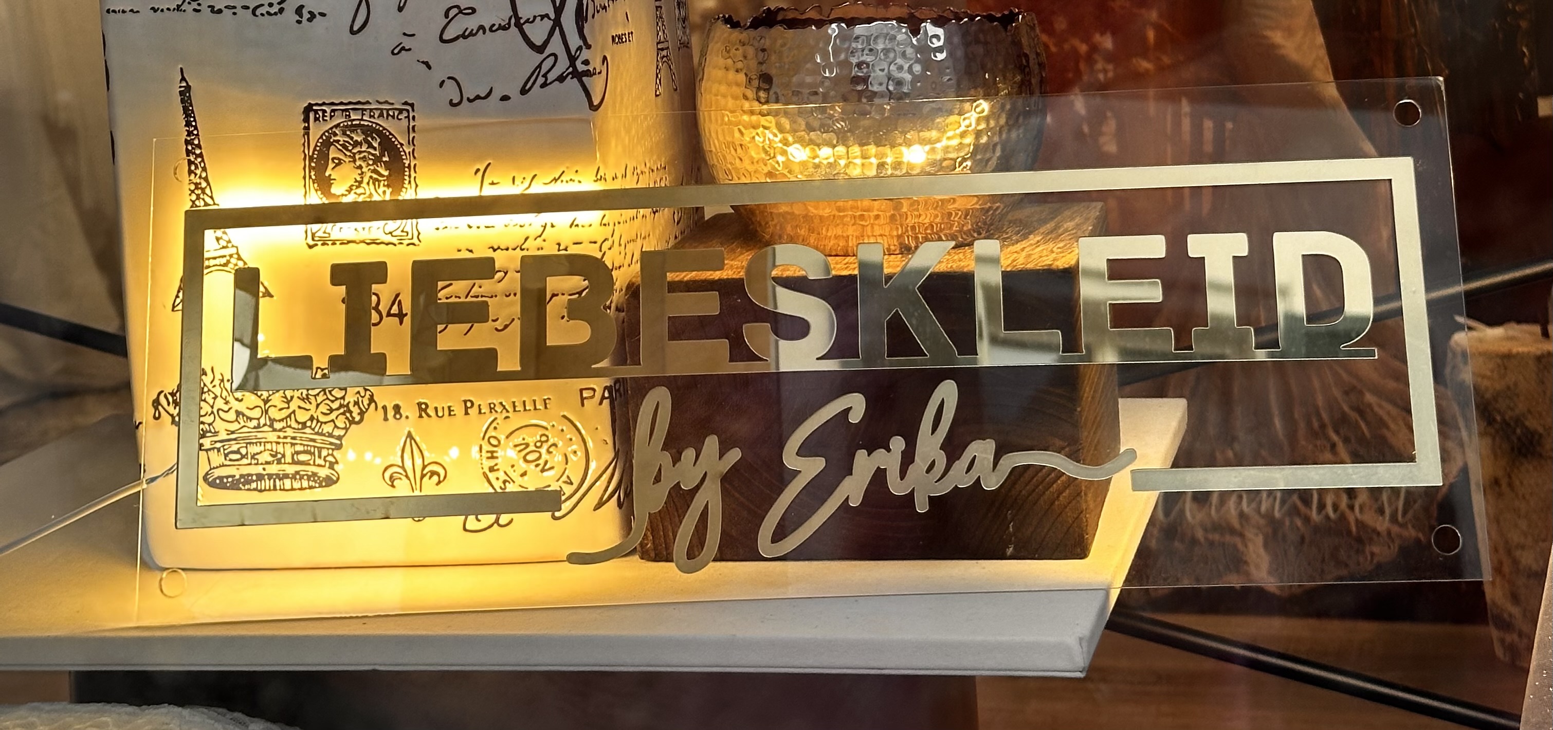 https://www.liebeskleid.ch/abendmode-und-mehr/